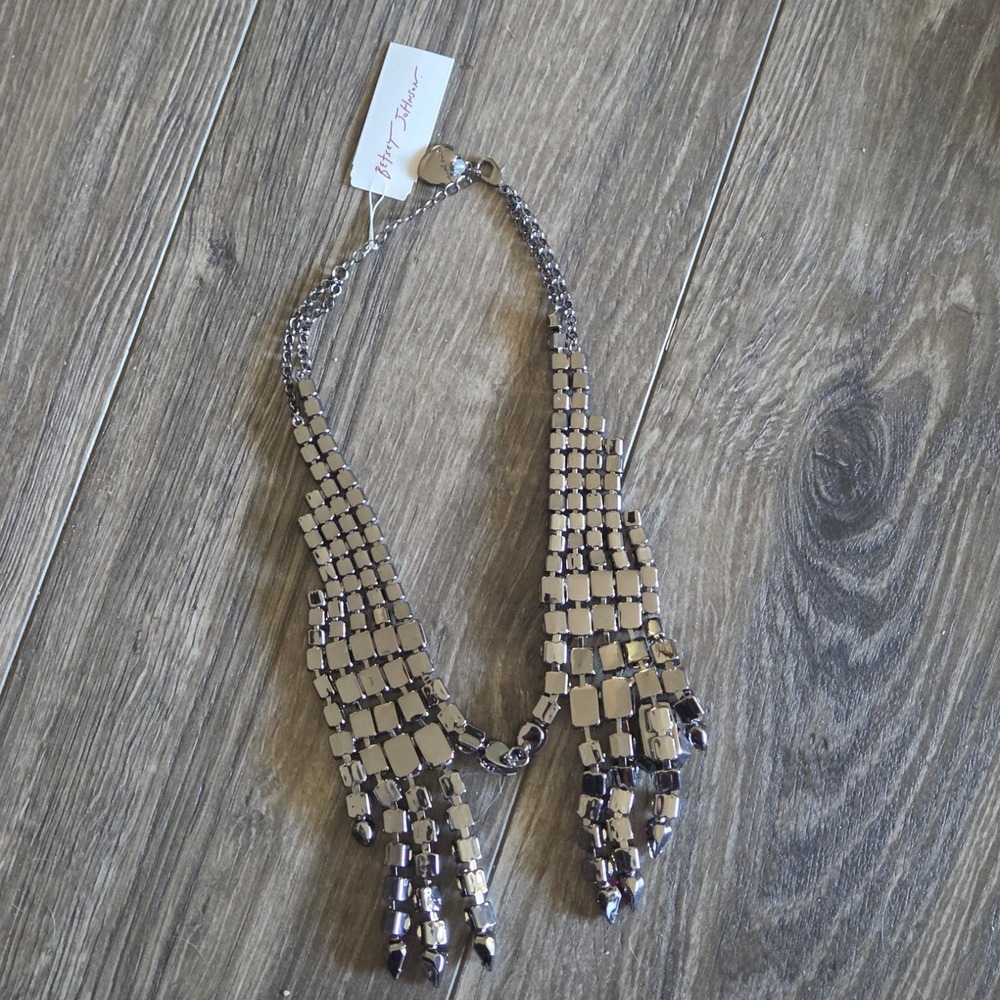 Betsey Johnson Green Crystal Witch Hands Necklace Silver Plated NEW Halloween - Picture 7 of 7